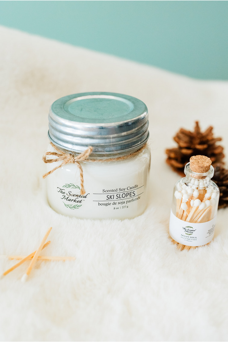 SKI SLOPES Soy Wax Candle 8 oz - Scent of December